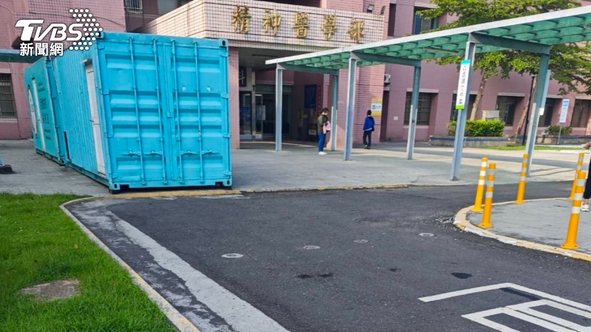 兩人爆發流血衝突。（圖／TVBS）
