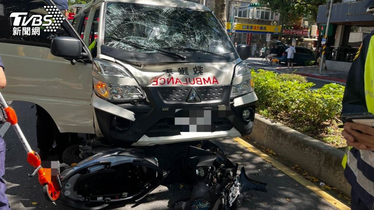 盧男無照開救護車撞死路過騎士。(圖/TVBS)