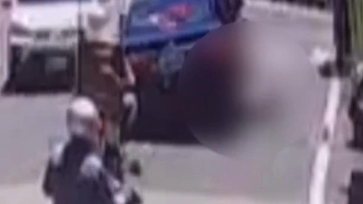 小客車未注意直接輾過戴男。（圖／民眾提供）