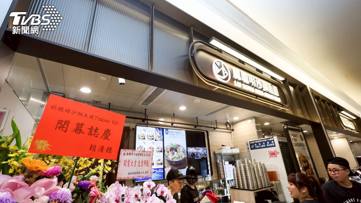 總統賴清德送上的花籃。(圖/華子琛攝)
