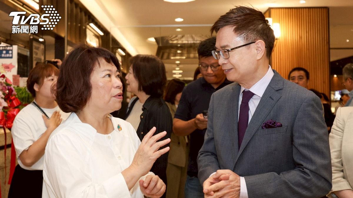 嘉義市長黃敏惠和外協董事長黃志芳參加開幕式。(圖/華子琛攝)
