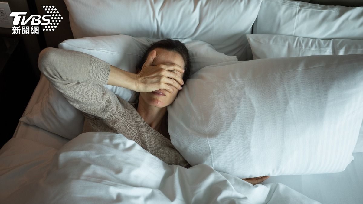 夏季失眠超困擾!中醫推「1茶飲」助放鬆 5分鐘穴位按摩超有效