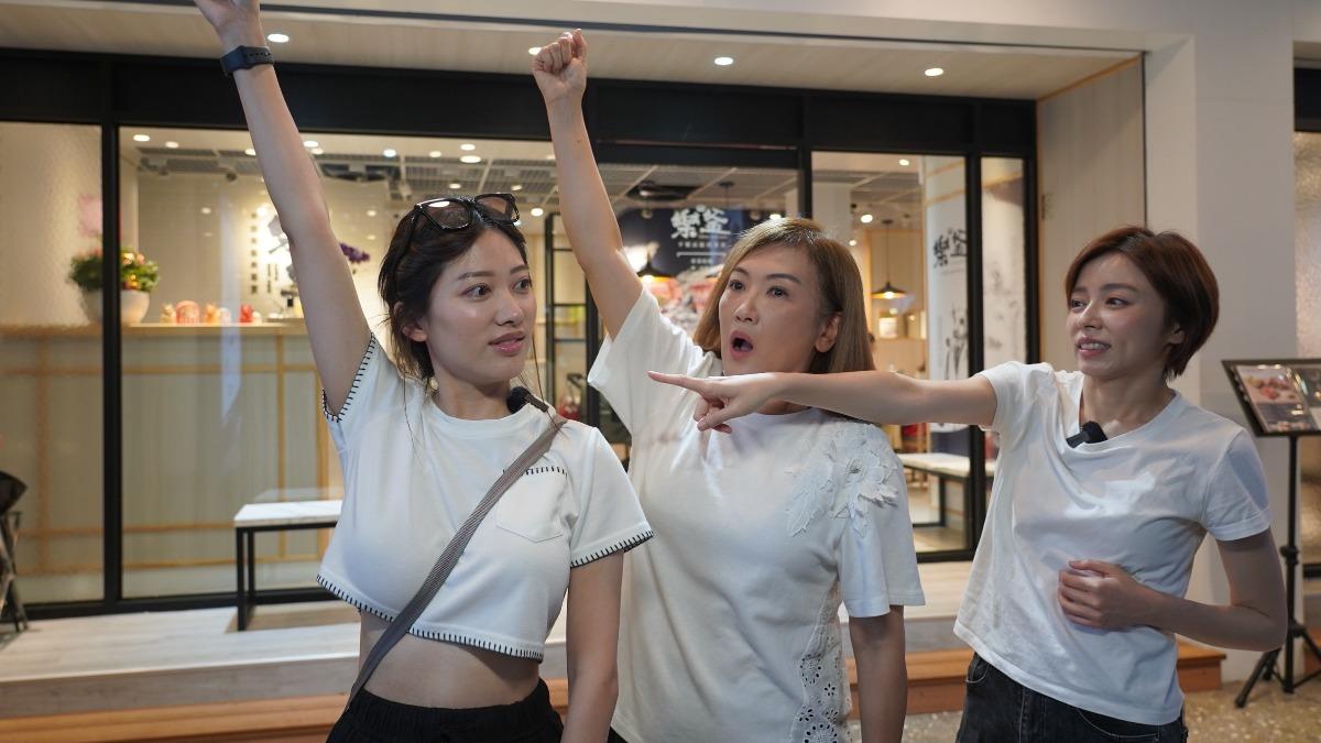 左起琳賽、姚黛瑋、王瞳一起主持《走！出發吧！》。（圖／民視提供）