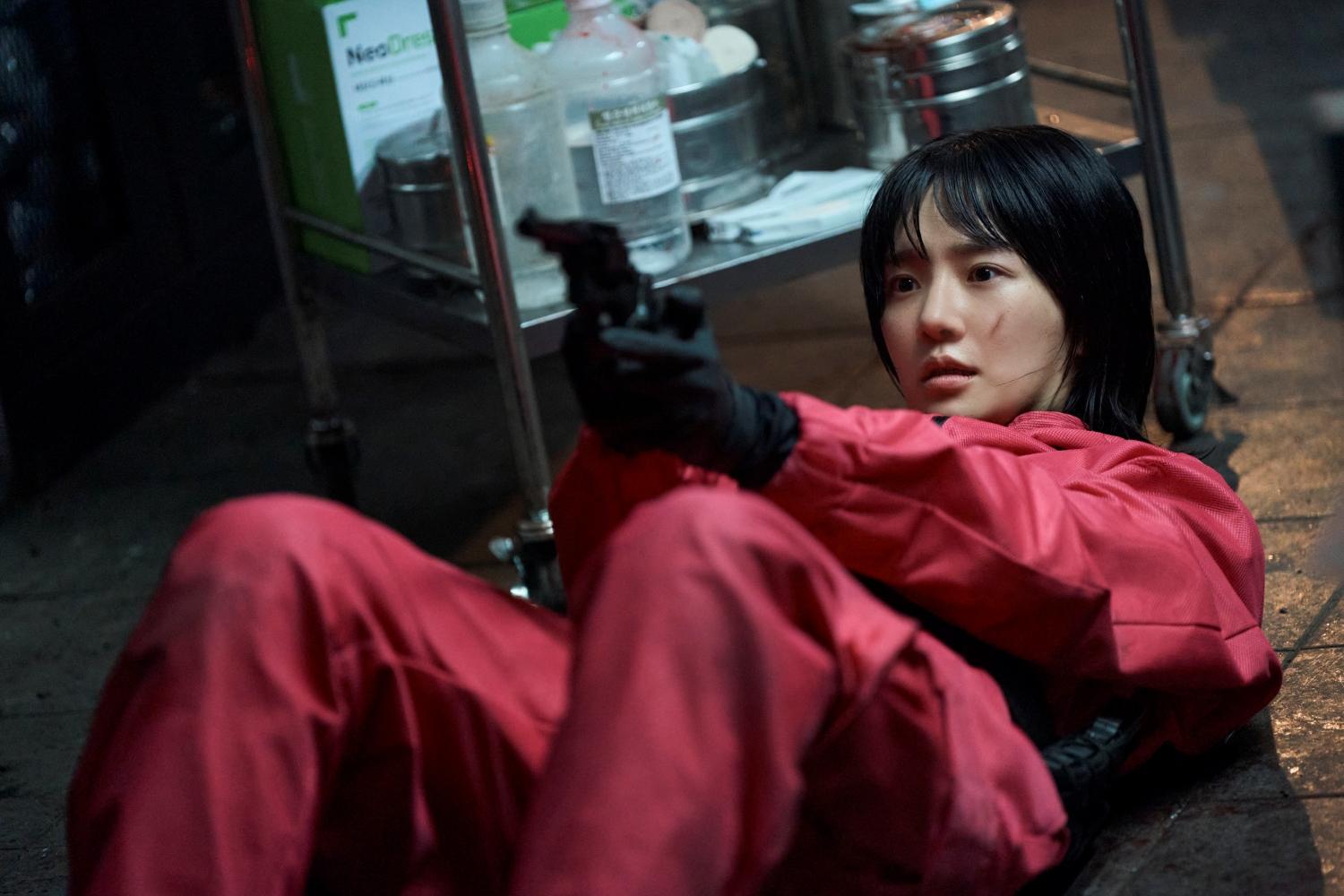 朴圭瑛劇中有帥氣打鬥場面,但角色故事對劇情影響不大。(圖/Netflix提供)
