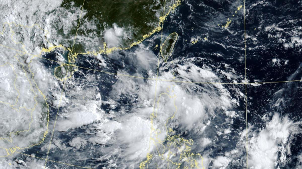 天氣/可能有雙颱!丹娜絲颱風醖釀中 吳德榮曝路徑恐「直接撲台」