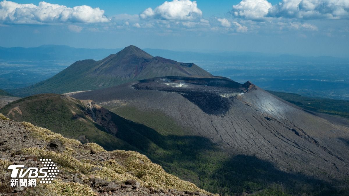 7月災難預言瘋傳!日本火山連噴6天 鄭明典曬圖:火山爆發「機率不低」
