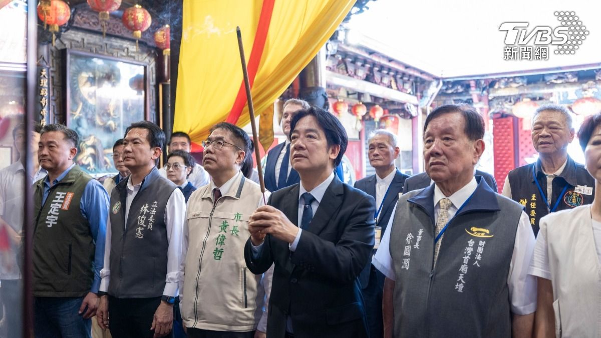 賴清德回到台南都會前往天壇參香。(圖/總統府提供)