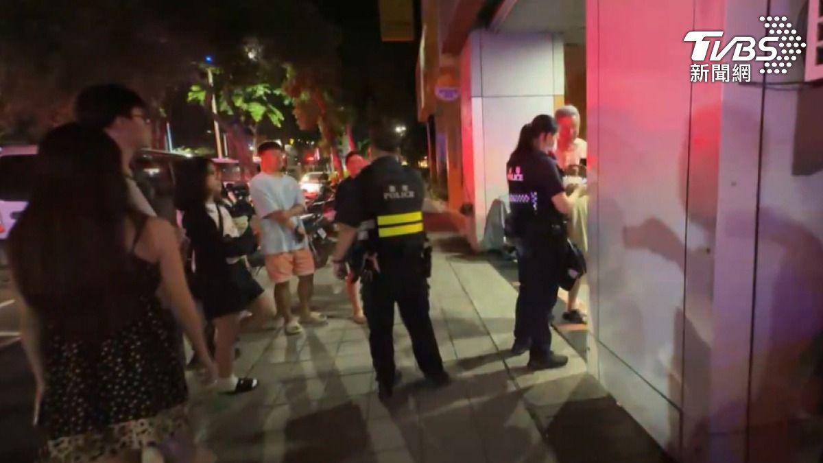 高溫夜陷入黑暗,前金區一帶突停電,住戶抱怨全身流汗無法休息 (圖/TVBS)
