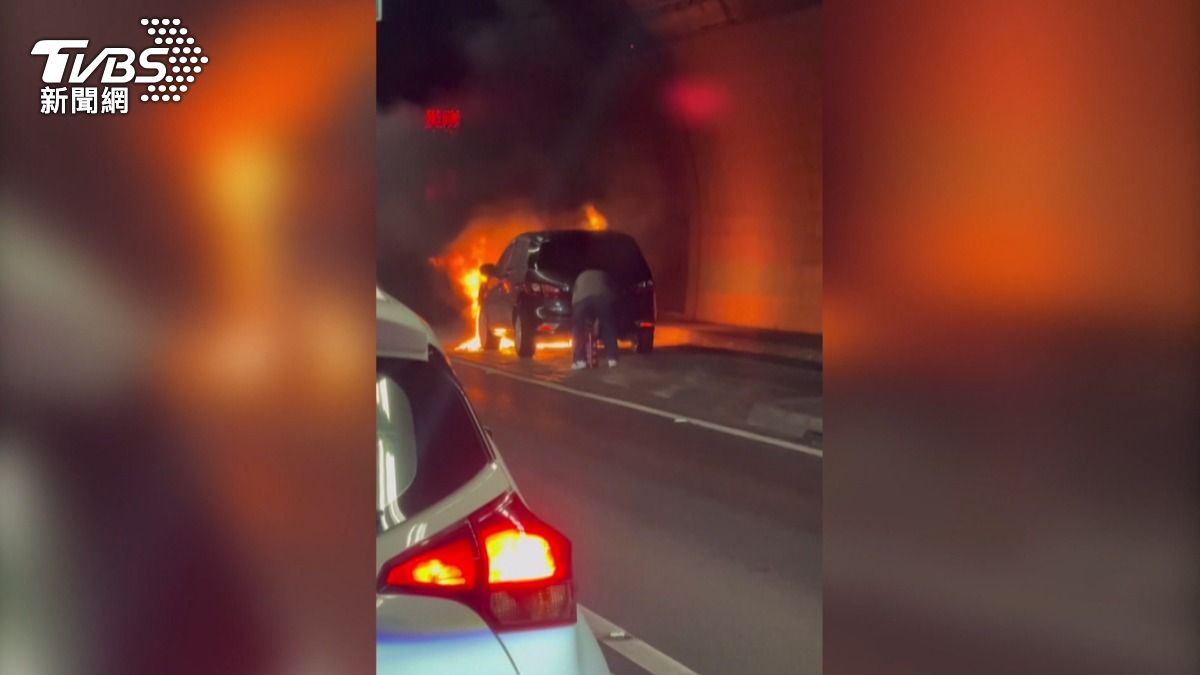 八卦山隧道火燒車 49歲男駕駛機警救命。(圖/民眾提供)