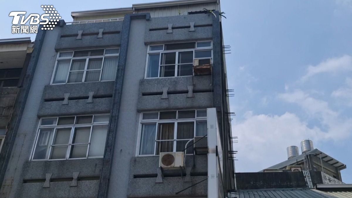 震驚！台中透天厝驚見5屍　軍人女兒留遺書「全家同赴黃泉」。(圖／TVBS)