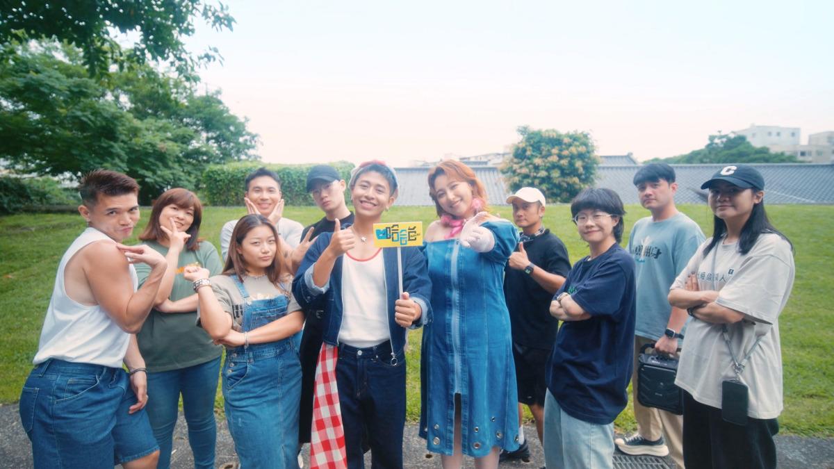 〈我懂你的奇怪〉MV充滿彩蛋。(圖/哈哈台提供)