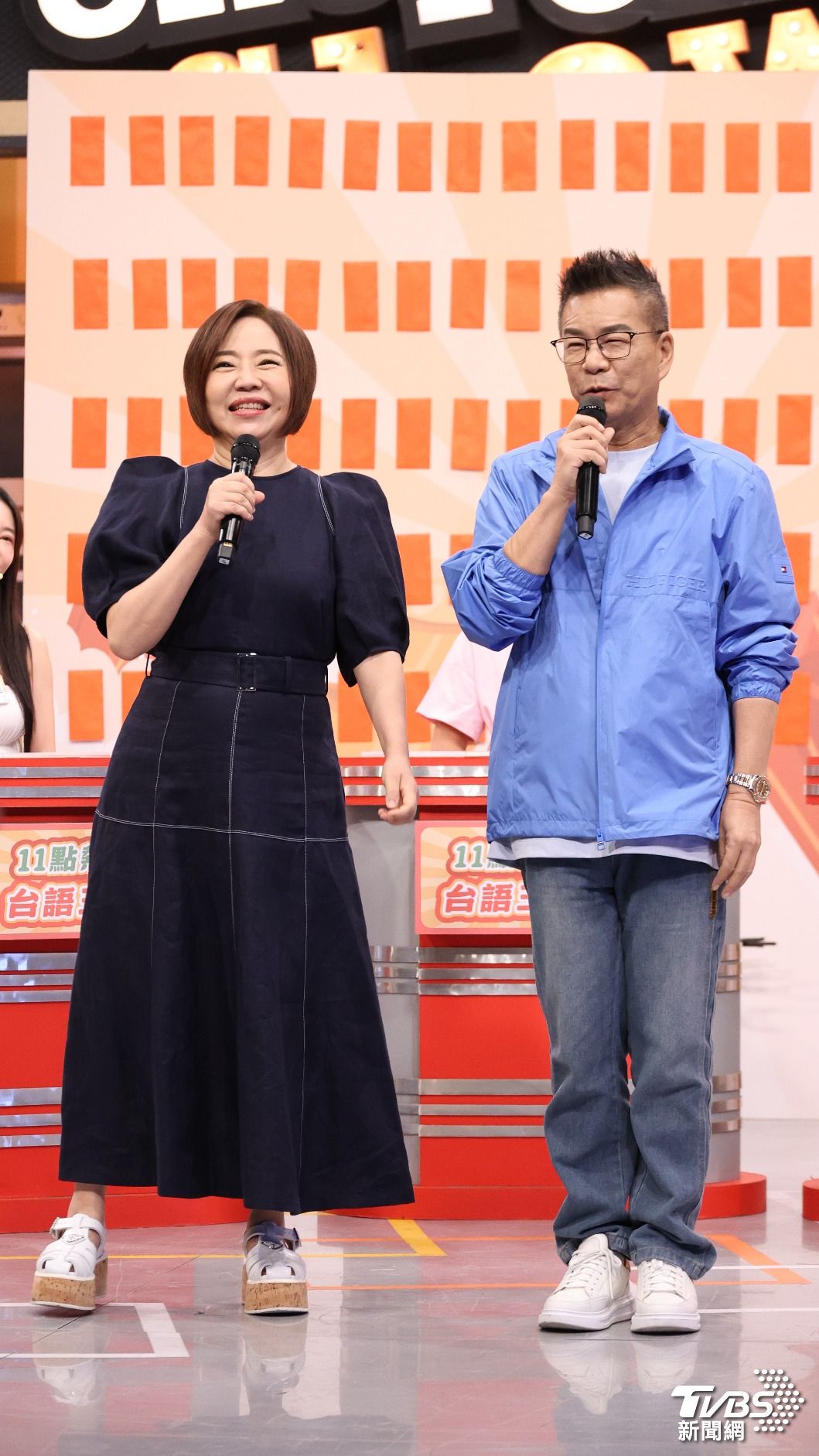 于美人(左)覺得沈玉琳太瘦了,要站離他遠一點。(圖/張哲鳴攝)