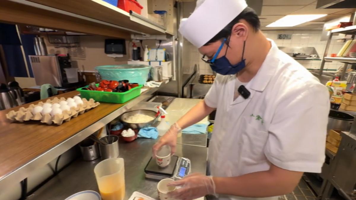 滑嫩茶碗蒸這樣做!關鍵點「蛋、高湯比例1:2」。(圖/TVBS)