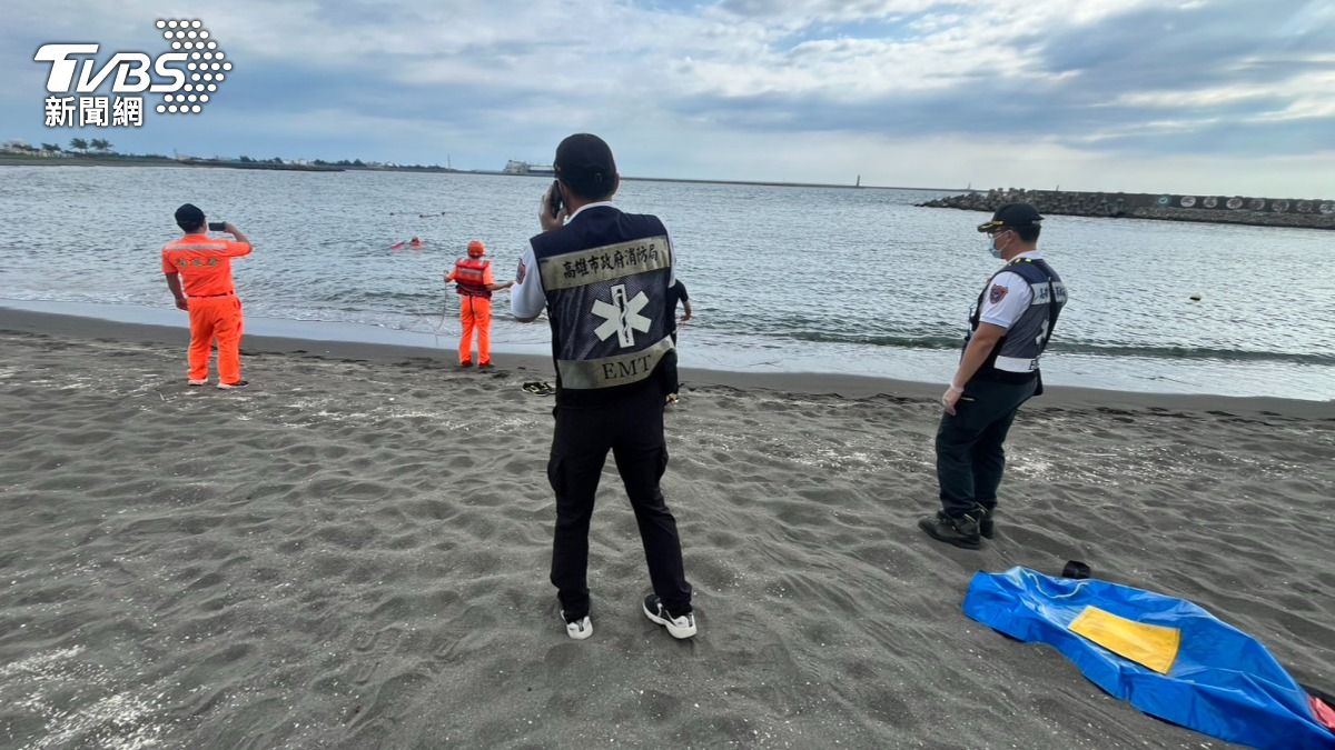 快訊/海邊游泳竟遇「惡犬突襲」!高雄7旬翁溺水不治