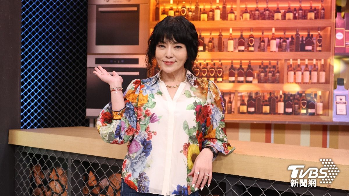 唐綺陽首次代班主持《11點熱吵店》。(圖/張哲鳴攝)