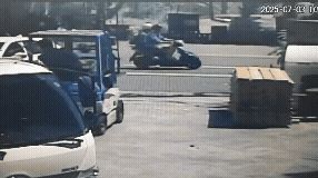 監視器拍下斷魂過程。（圖／民眾提供）