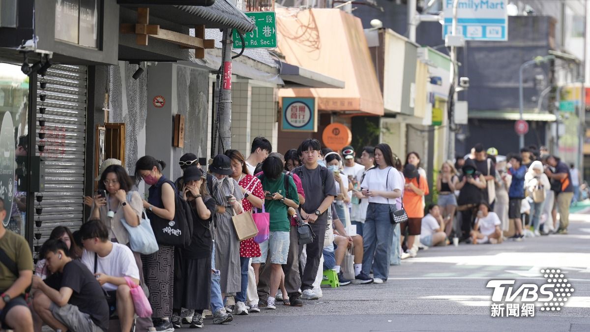 《TVBS新聞網》直擊開幕人潮。(圖/華子琛攝)