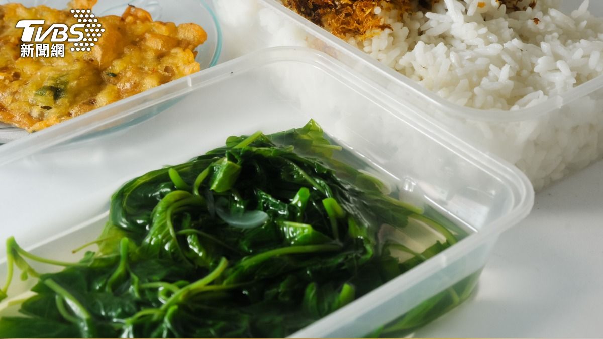 雖然「隔夜菜會致癌」有點過度渲染,但以下幾類食物還是建議盡量現吃現煮。 (示意圖/shutterstock達志影像)
