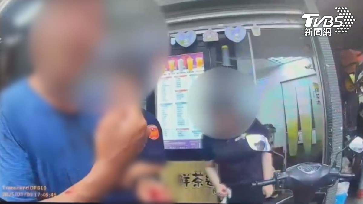 男騎士被打到滿臉鮮血直流（圖／TVBS）