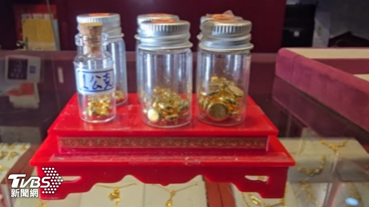 金豆小小一顆成為投資黃金風潮。(圖/TVBS)