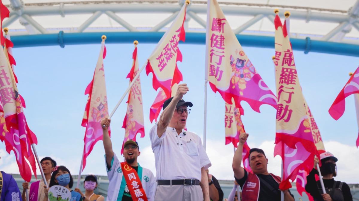 曹興誠帶領31個罷團前往花蓮遶境。（圖／反共護台志工聯盟提供）