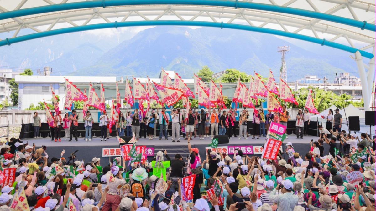 31個罷團都赴花蓮進行護國大遶境。（圖／反共護台志工聯盟提供）