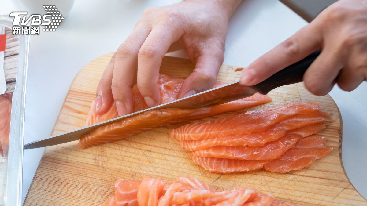 生食吃了恐發燒！醫點名「1類人」最好別碰　嚴重將影響治療