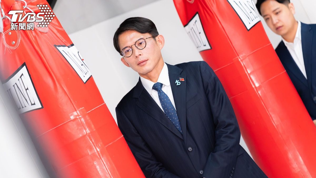 民眾黨主席黃國昌力挺台中3位藍委，合拍宣傳片反罷免。（圖／讀者提供）