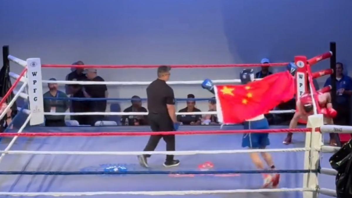 陸籍選手賽前亮五星旗。（畫面提供／Threads shark78311）