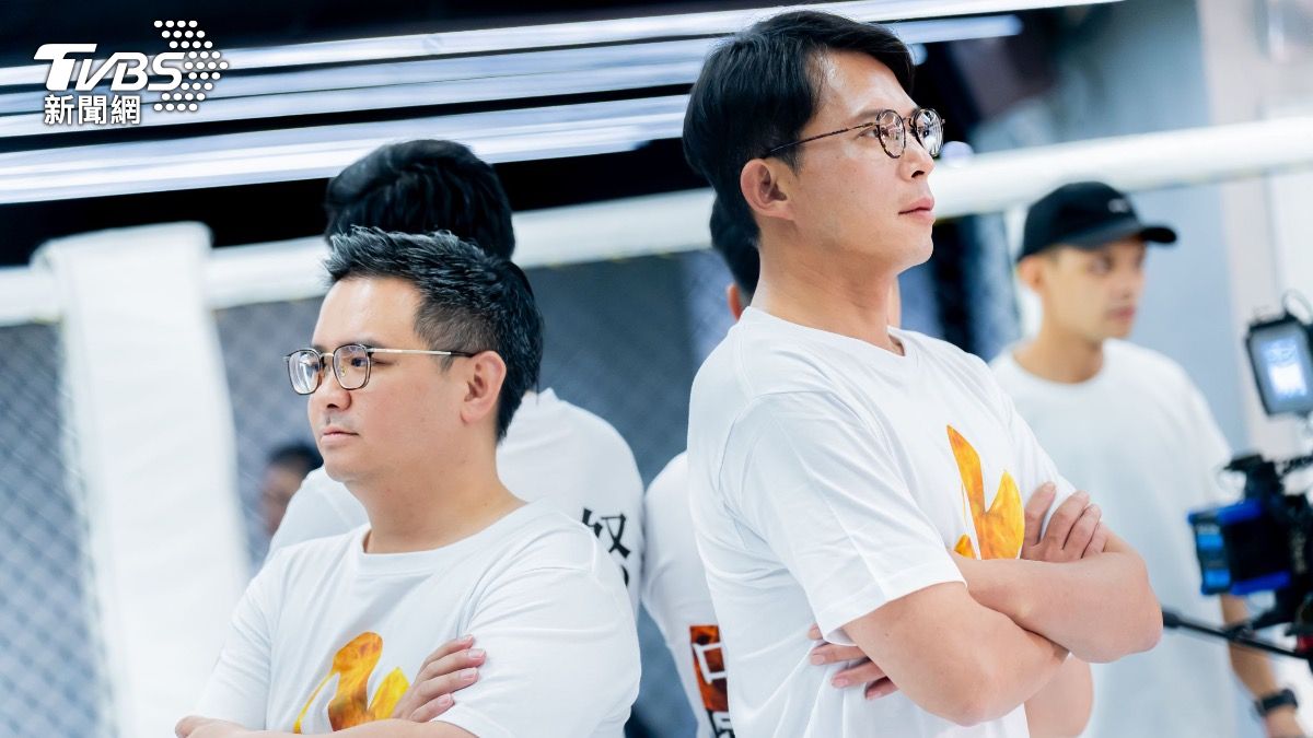 民眾黨主席黃國昌力挺台中3位藍委，合拍宣傳片反罷免。（圖／讀者提供）