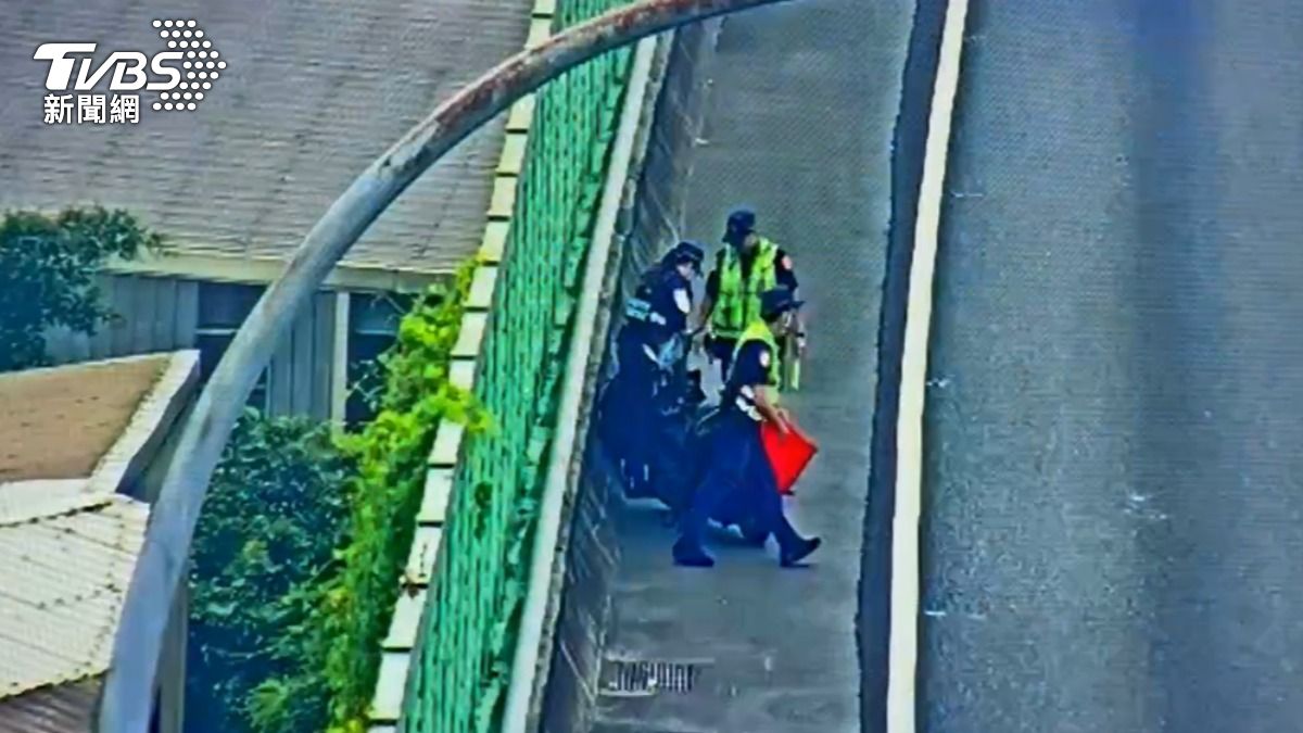 警方第二次攔截到逆向騎士,所幸無人受傷。(圖/TVBS)