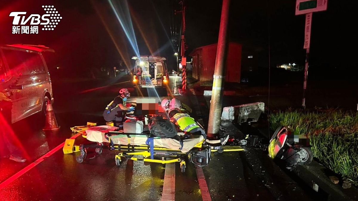 雨夜悲歌!母車禍當場死亡 愛兒進ICU搶救2日仍不治