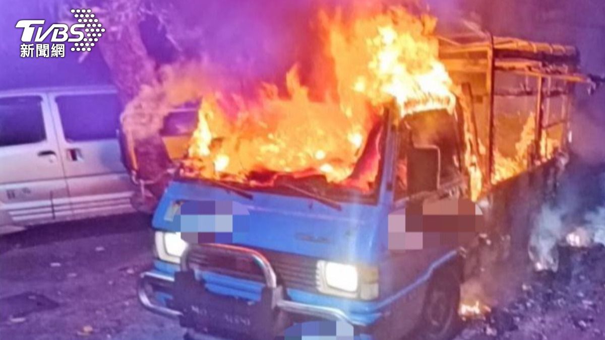 催熟熱過頭?高雄小貨車突陷火海「整車芒果燒毀」車主崩潰
