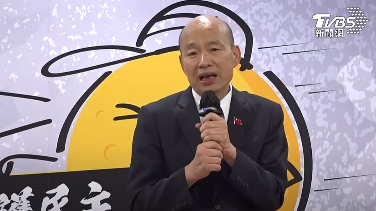 國民黨立委羅智強今(5)日舉行「護民主.反惡罷-100萬步走大安」新書發表會,立法院長韓國瑜特別到場力挺。(圖/TVBS)