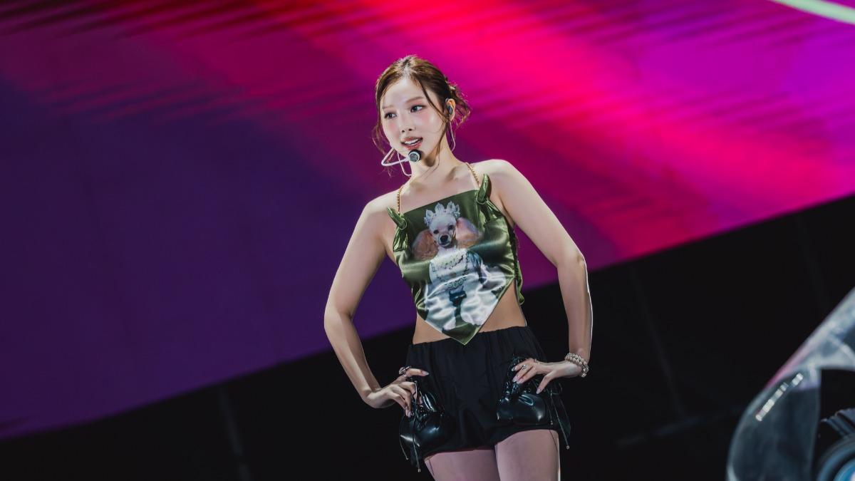 直擊/TWICE娜璉出道10年首來高雄!火辣造型曝光 喊「我愛你」暴動