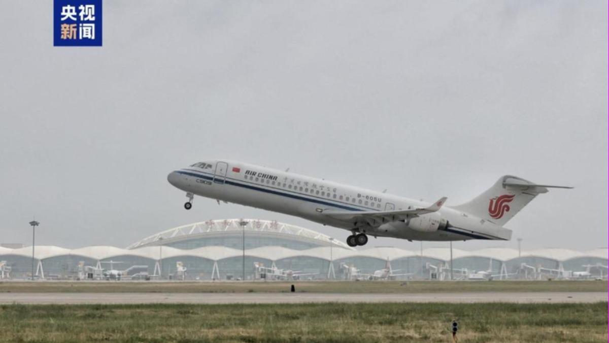 外媒《路透社》報導，美國已取消對大陸國產客機C909、C919的引擎出口限制，另外晶片設計軟體與塑膠產業原料乙烷也傳出鬆綁。（圖／大陸央視）