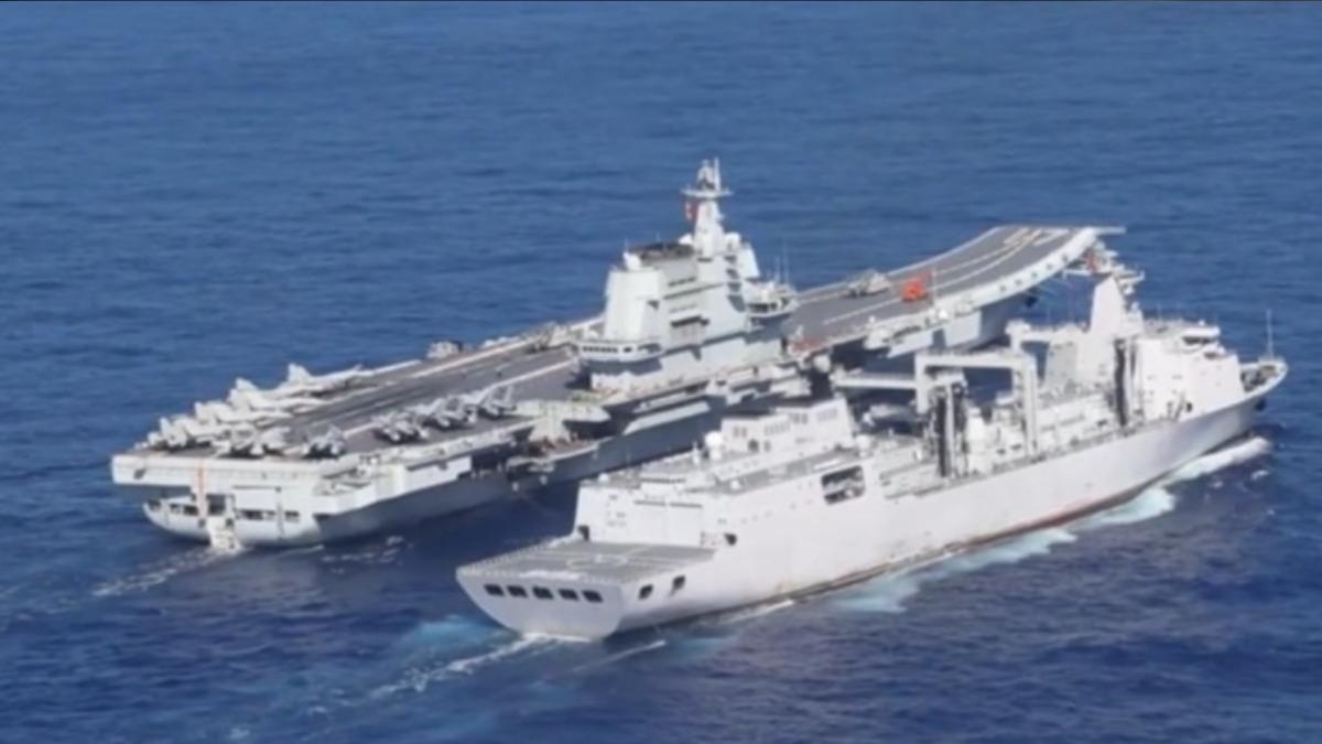 中共解放軍航母山東艦、湛江艦、運城艦,周末開放香港民眾登艦參觀,共1萬張門票被秒殺。(圖/CCTV+)