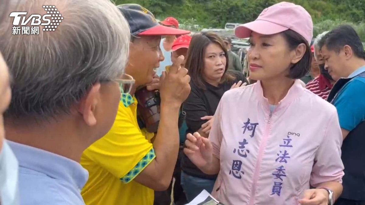 柯志恩帶頭揭露大樹和山光電濫墾案,颱風前再視察,不過綠營的陳其邁、邱議瑩搶先一步視察。(圖/TVBS)