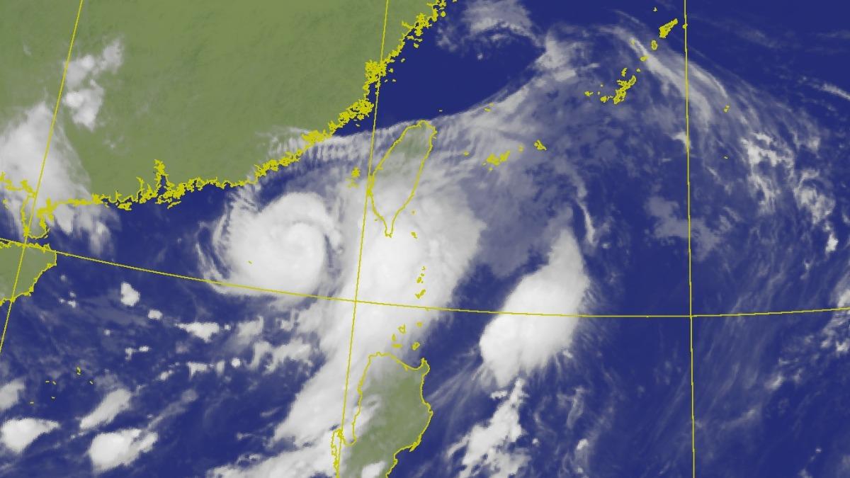 天氣/丹娜絲颱風中心恐貫穿台灣 專家:「距離核心極近」風雨升級