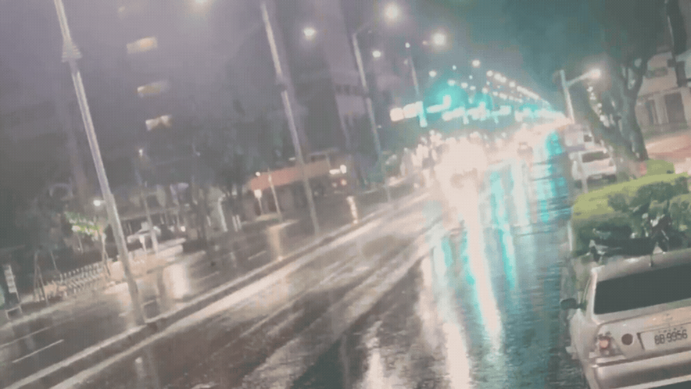 兩車在路口相撞。（圖／TVBS）