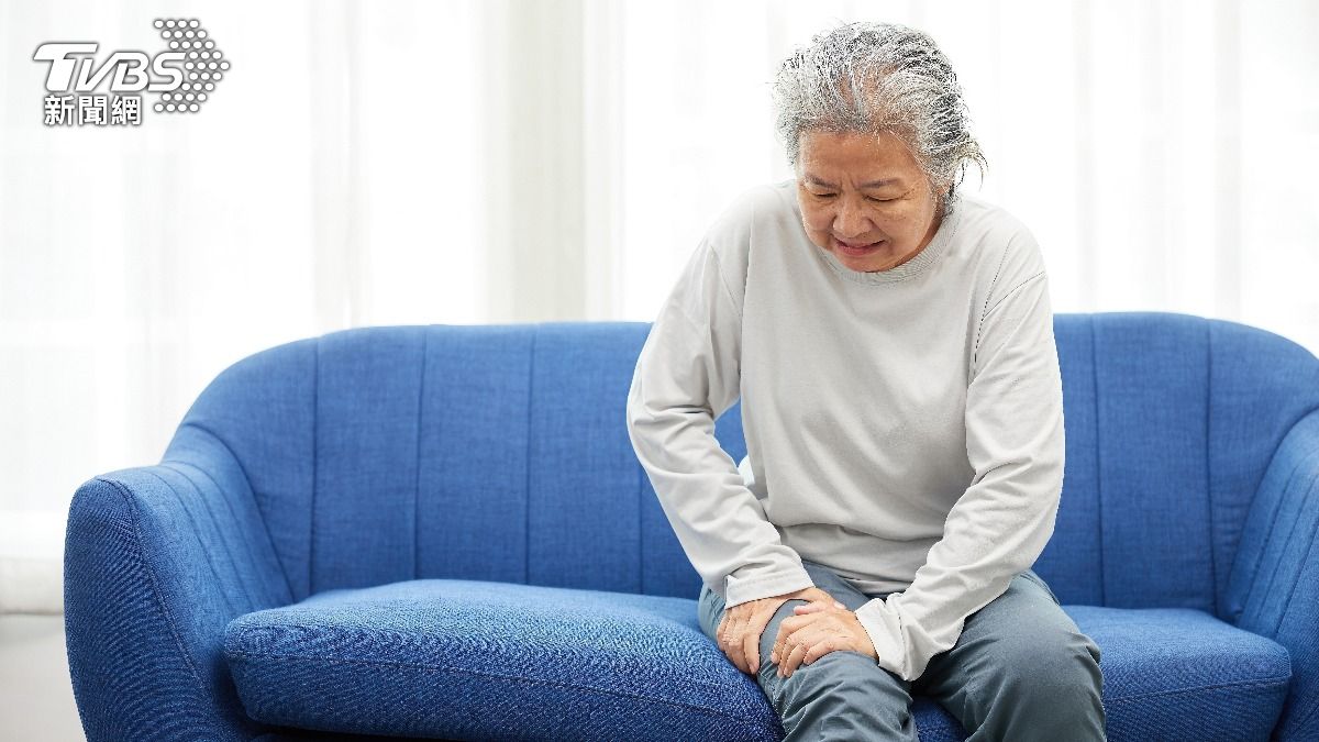 8旬嬤超能忍痛!「膝蓋變形」外翻逾30度 做1手術健步如飛