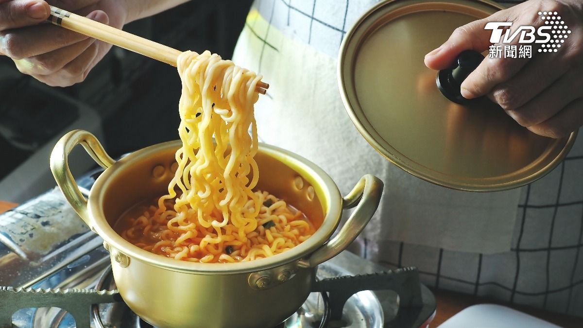 麻辣泡麵新吃法!加「無糖豆漿」湯頭超濃郁 一片網喊讚:真香