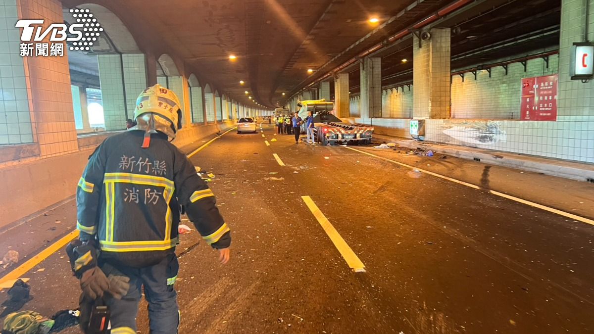 鳳鼻隧道今早發生一起死亡車禍。(圖/TVBS)