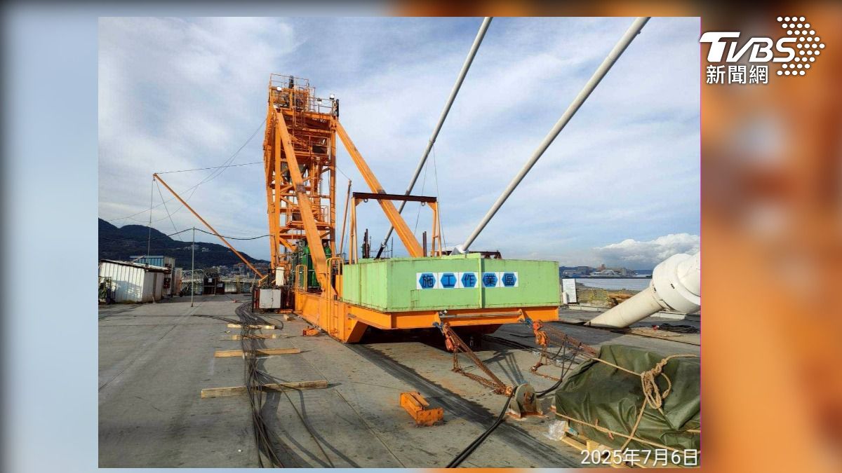 淡江大橋工作車與橋面確實錨錠,已加強巡檢。(圖/TVBS)