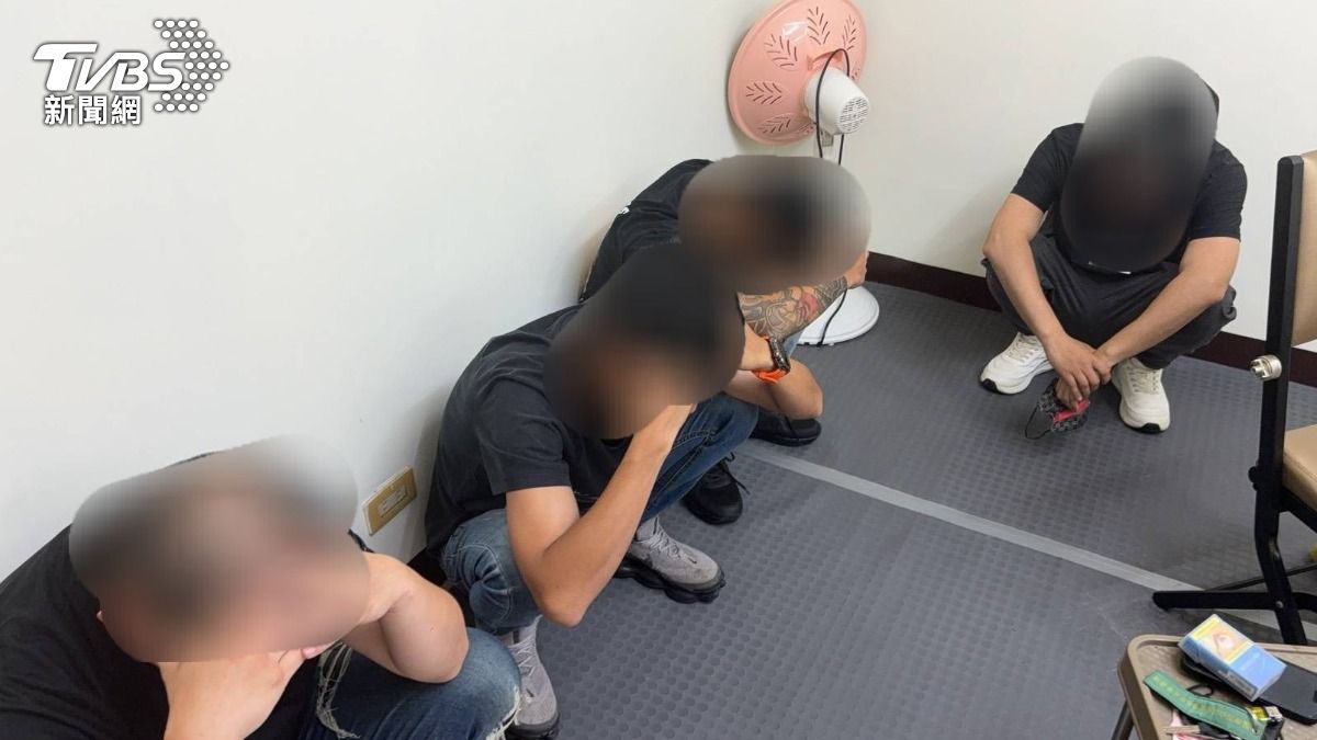 警方查獲羅男等10人。(圖/TVBS)