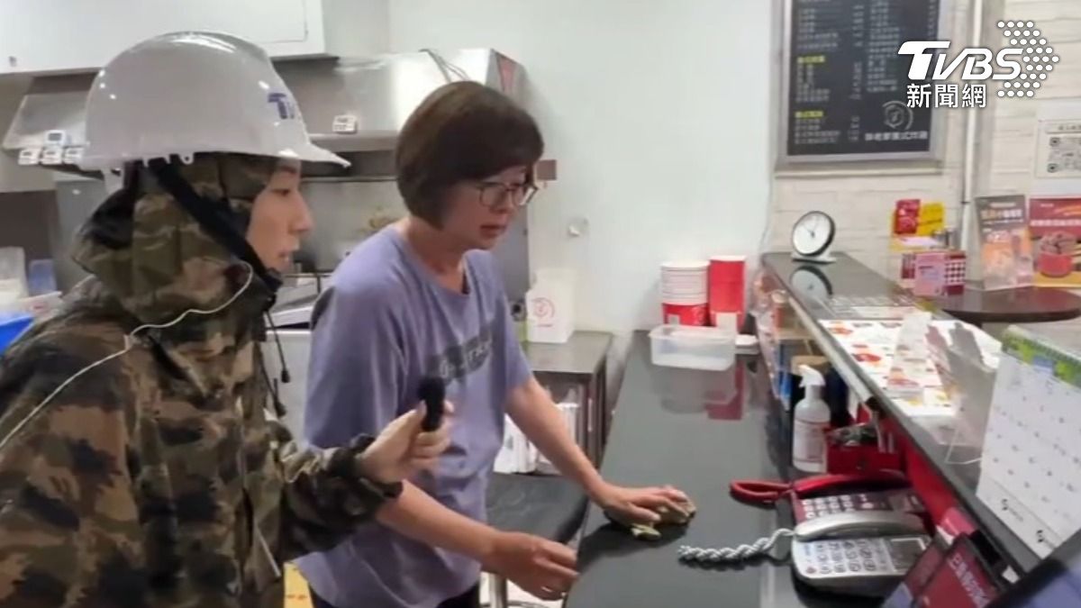 配合高雄停班停課,外送平台停止外送服務。(圖/TVBS)
