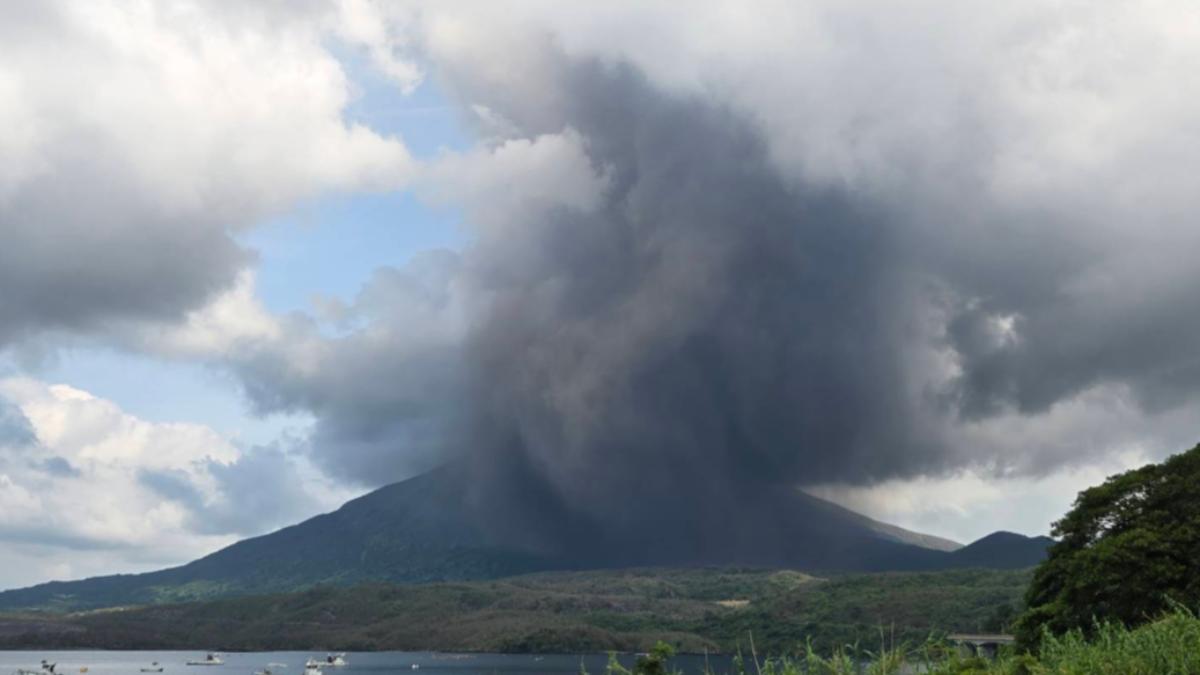 日本震不停 郭鎧紋見離譜1事示警:一連串火山蠢動恐爆發