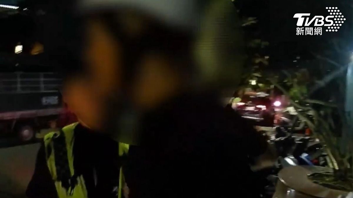 又是喪屍煙彈!汐止毒蟲路邊發作狂抖 警攔查「被偷襲」負傷逮人