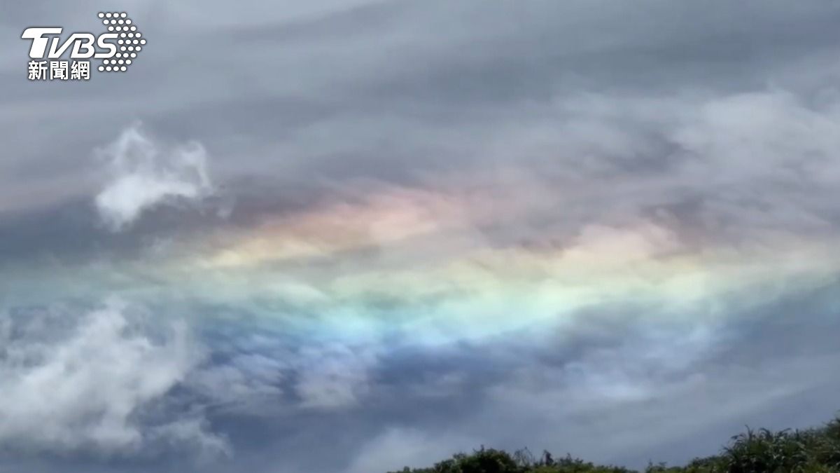 美!丹娜絲颱風前新北天空「驚現絢麗彩雲」 專家解析原理