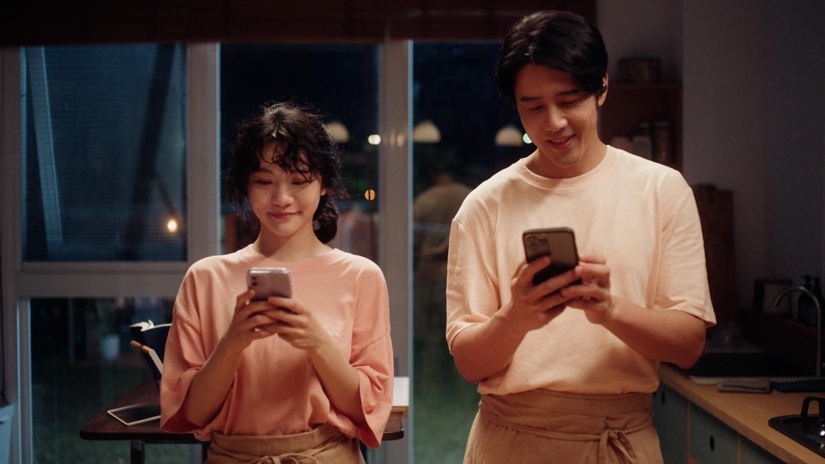 《就算一個人也可以好好的吃飯2》胡宇威(右)、李玲葦回歸演出。(圖/公視+提供)